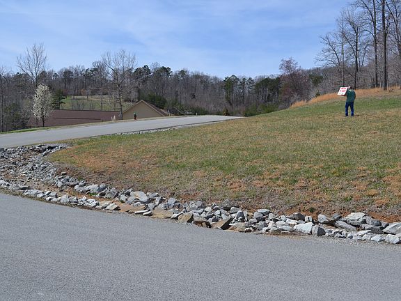 3rd image of Norris Crest Dr