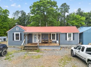 1040 Deuprees Store Rd, Drakes Branch, VA 23937