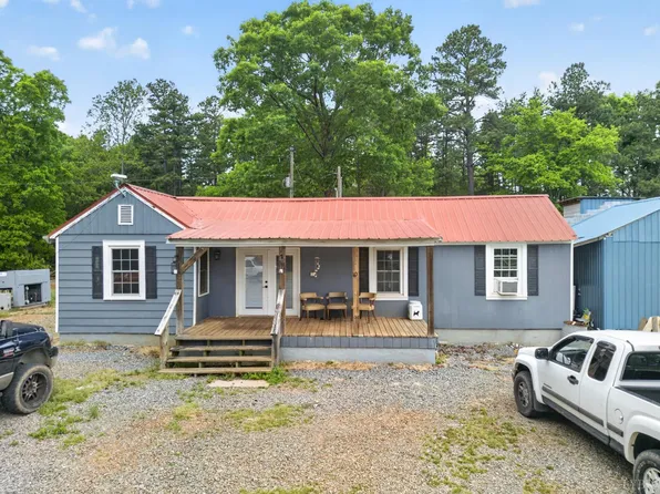 1040 Deuprees Store Rd, Drakes Branch, VA 23937