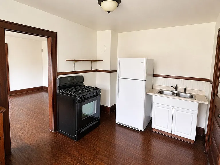 225 N McKinley Ave — Photo 3