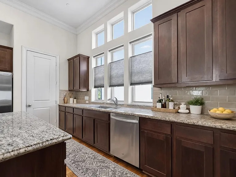 705 Delano St — Photo 18