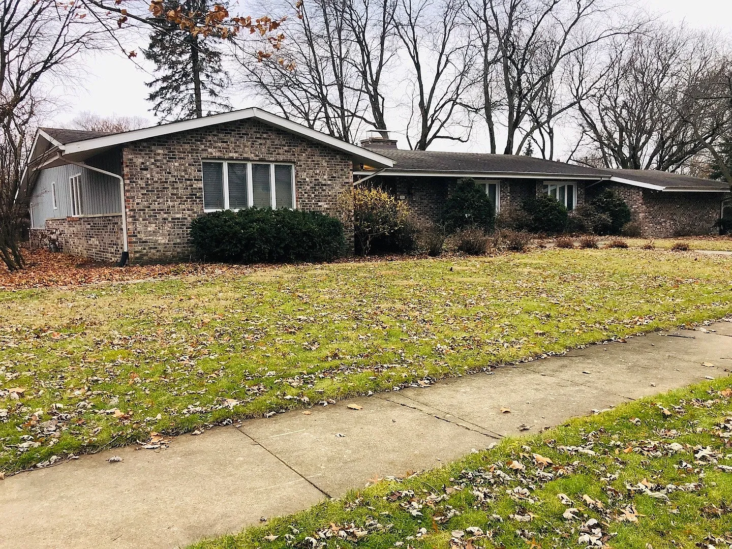 921 Putnam Dr photo 1