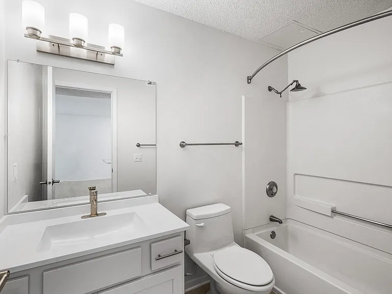 Quail Ridge Apartments — Photo 13