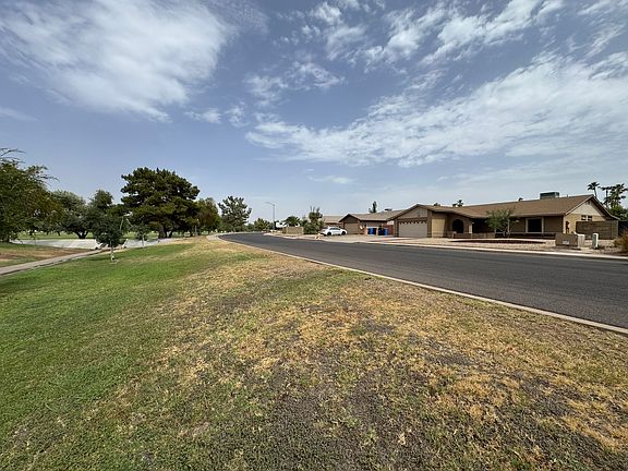 3rd image of 3201 W Paradise Ln