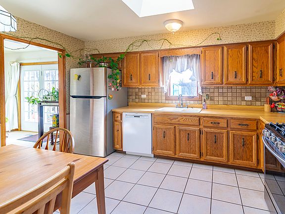 4th image of 8819 Danbury Ln