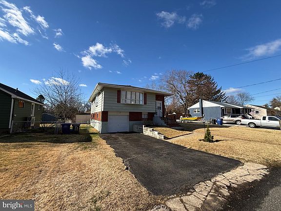 2nd image of 11 Grand Ave