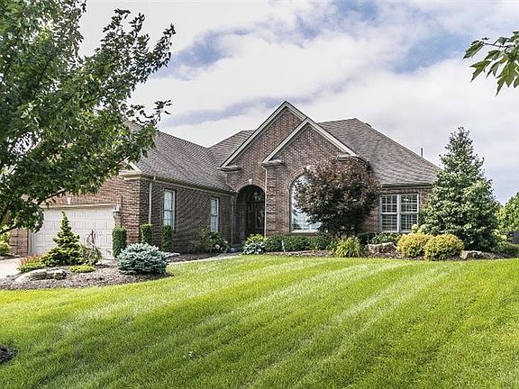 5th image of 1092 Bay Colony Dr