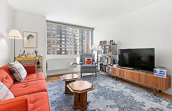 3rd image of 215 E 96th St #24E