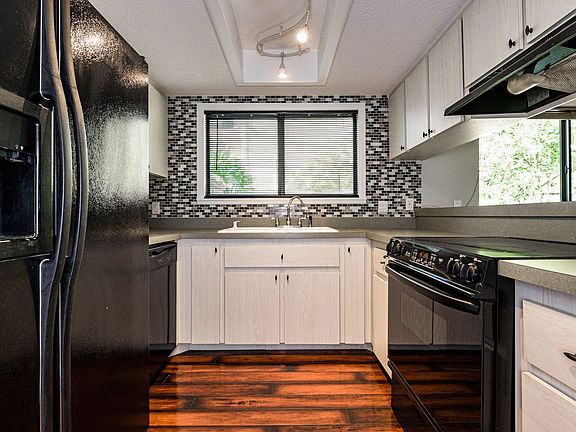 2nd image of 113 Northbrook Ln