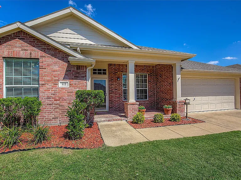 112 Cherrytree Trl — Photo 1