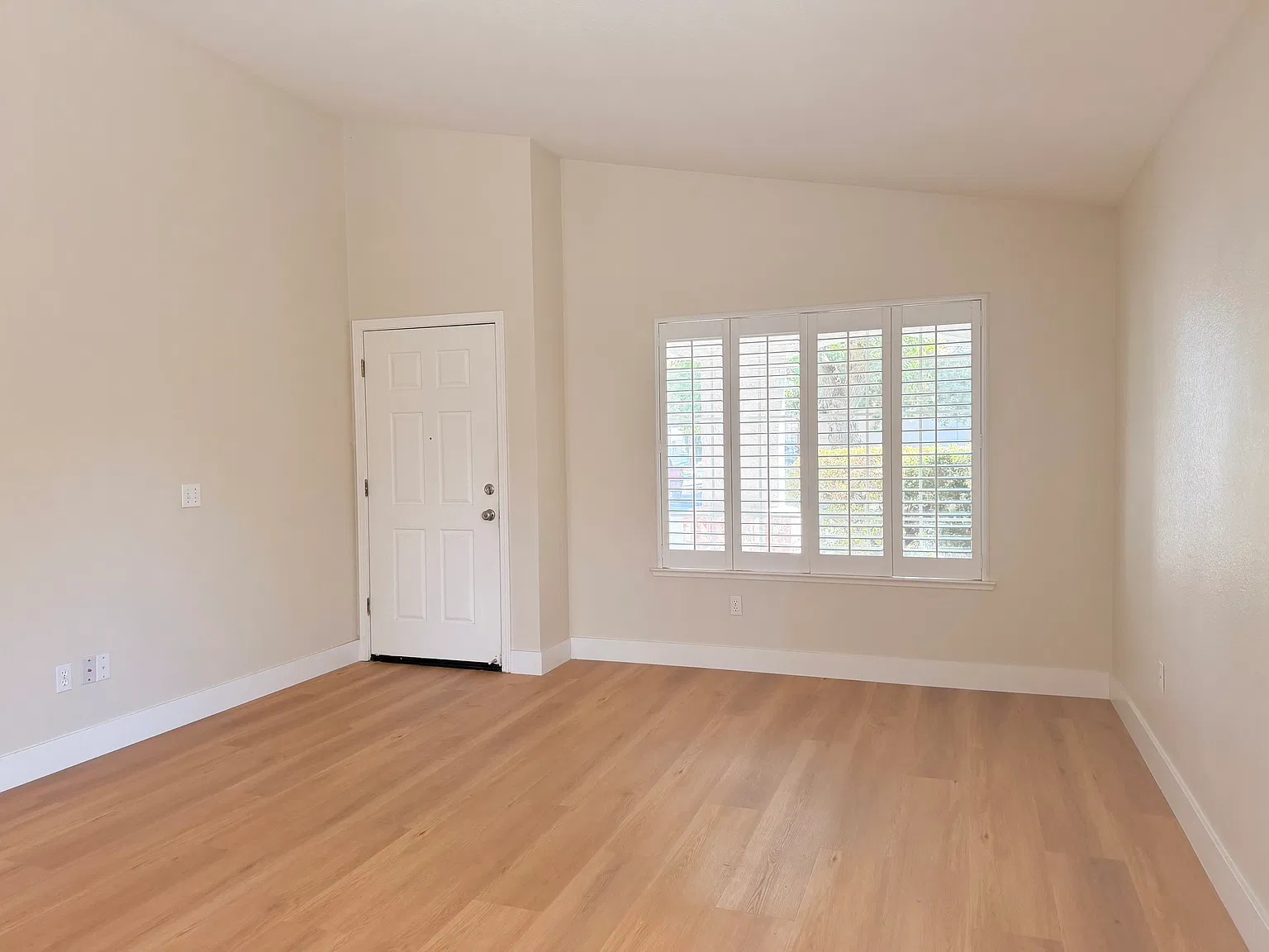3 bed, 1316 sqft, $2,645 — Photo 3