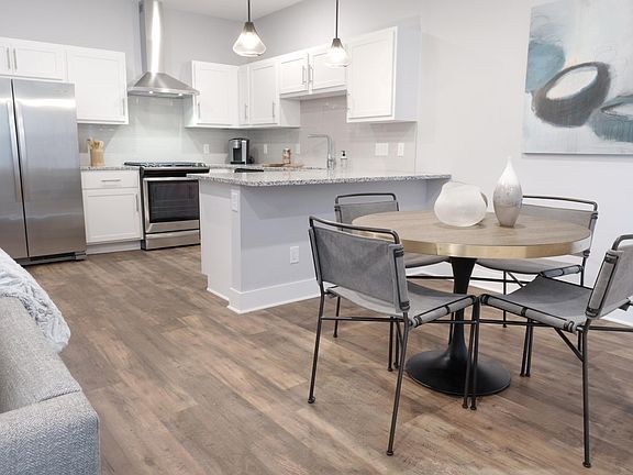 3rd image of 5214 Knoll Place Dr SE
