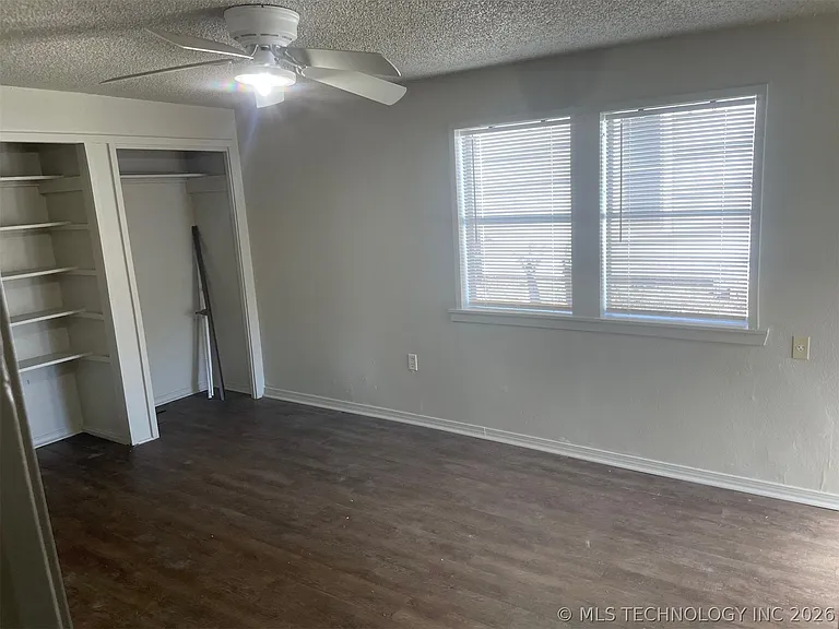 409 W Commercial St — Photo 5