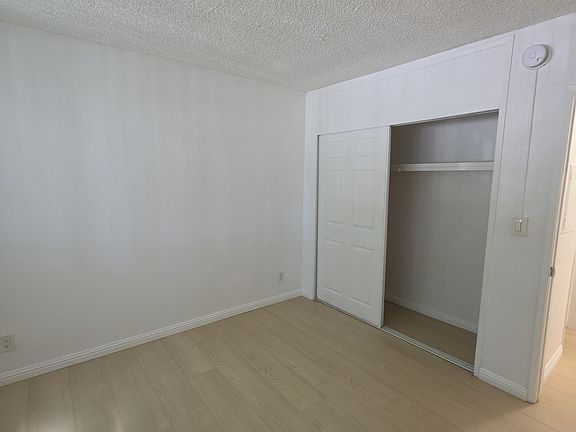 3rd image of 13059 Oxnard St APT 103