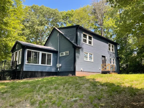 11 Pleasant St, Assonet, MA 02702