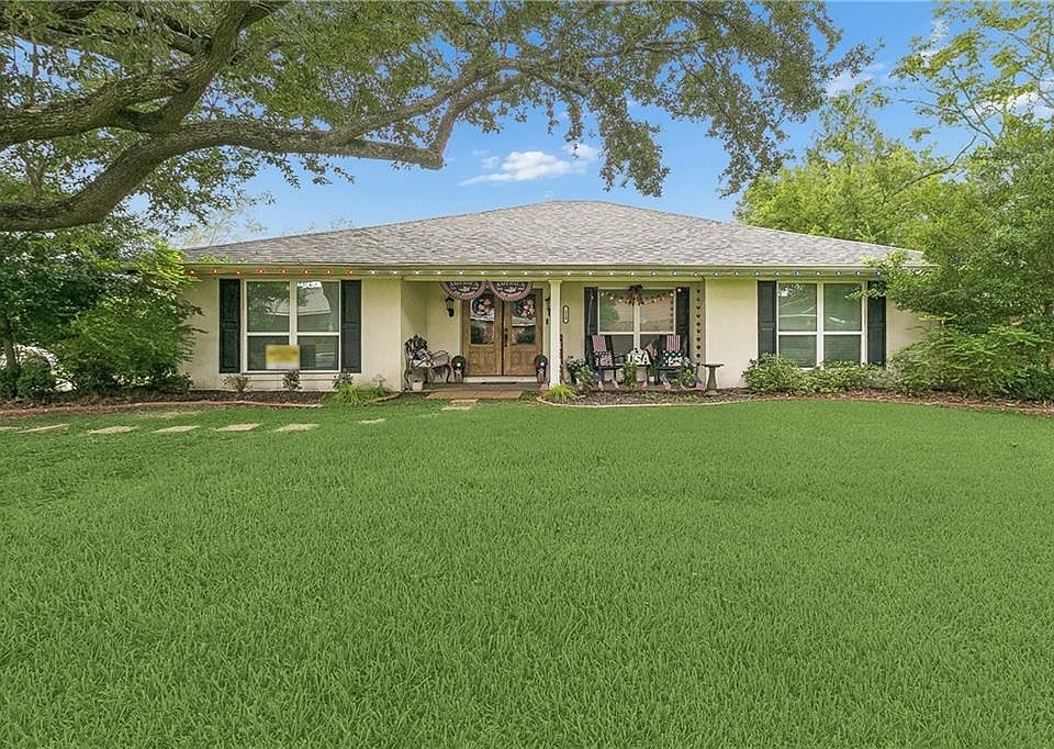 1st image of 210 Toni Dr
