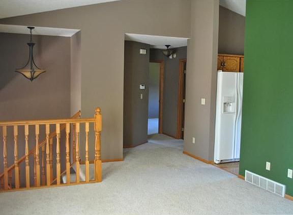 5th image of 402 8th Ave N