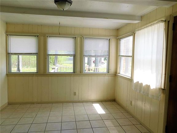 2nd image of 147 Goldenrod Ln