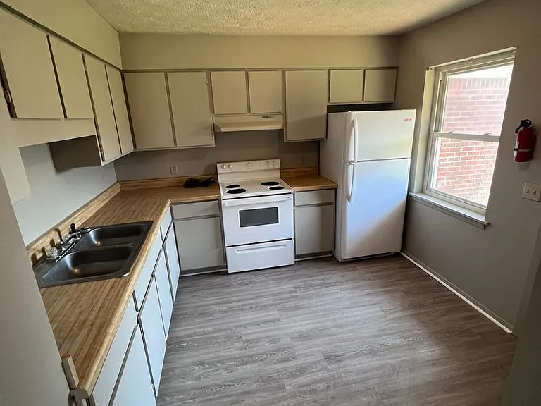 501 N Church St #12 — Photo 8