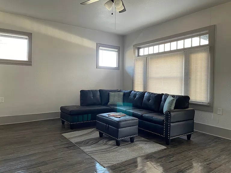 2722 Travis Ave — Photo 9