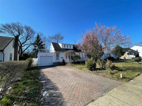 934 Southern Drive, Franklin Square, NY 11010