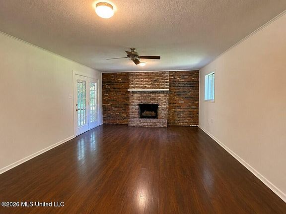 2nd image of 1009 Laurelwood Dr