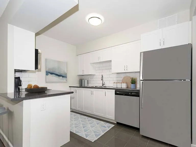 147 Wellington St W — Photo 3
