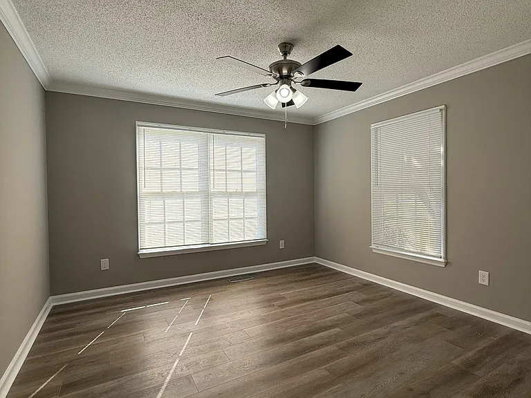 1050 Aiken Rd — Photo 12