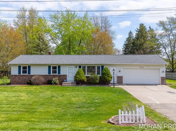 7636 Walnut Ave, Jenison, MI 49428