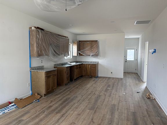 3rd image of 844-1 Ridgewood Dr