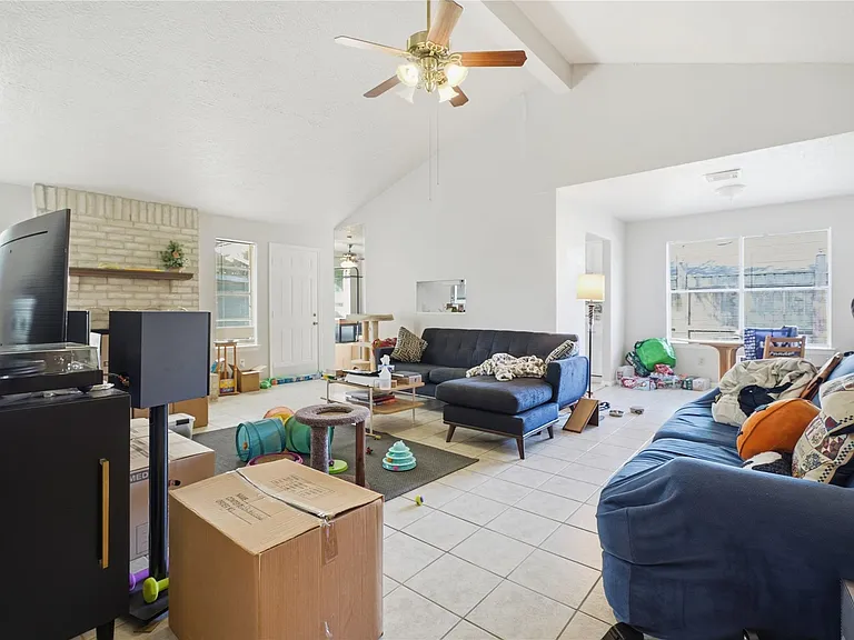 466 El Toro Ln — Photo 6