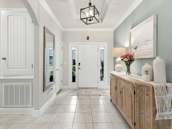 5th image of 114 Maddox St