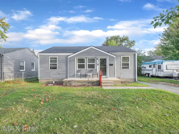 23825 Buckingham St, Clinton Township, MI 48036