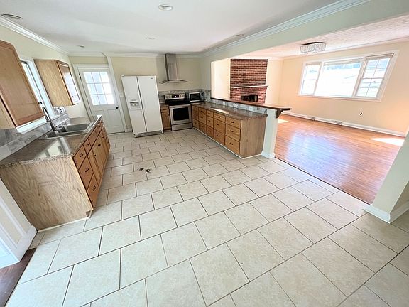 5th image of 115 Beverly Hills Cir