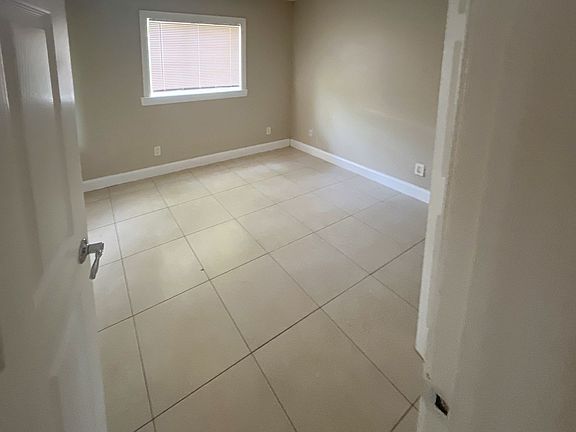 4th image of 1927 Hill Ave APT 4