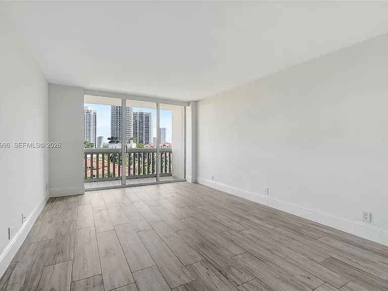 1000 Island Blvd #707 — Photo 43