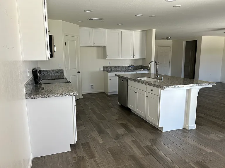 2146 W Escher Dr — Photo 5
