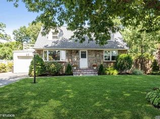 61 Wickey Ave, Westbury, NY 11590