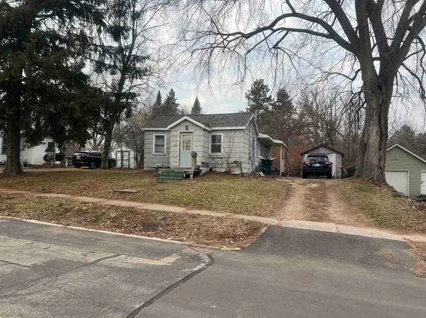 340 North St, Waupaca, WI 54981