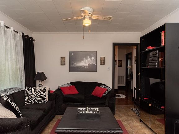 2nd image of 218 Circle Dr