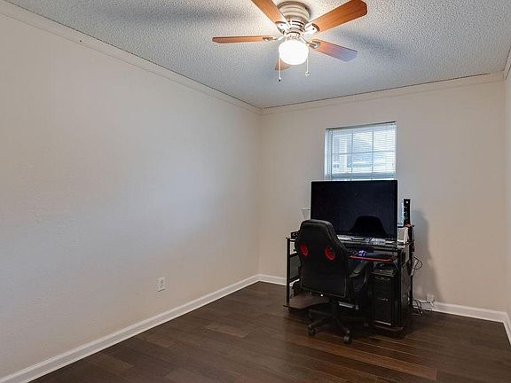 4th image of 300 Bonnie View Dr