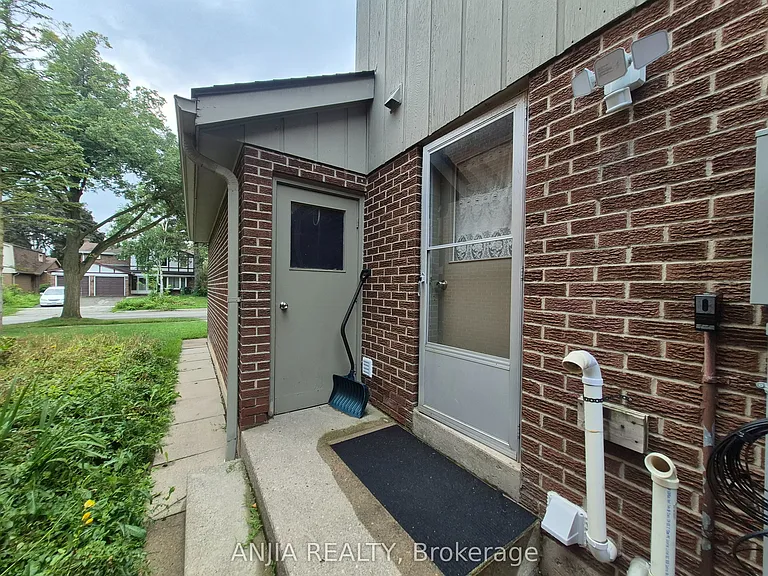 132 Heatherside Dr #BASEMENT — Photo 3