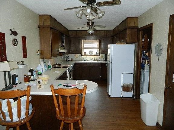 4th image of 422 Warren Way