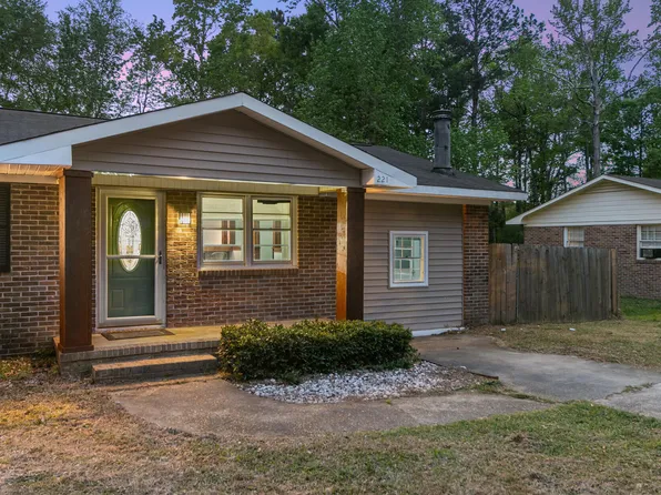 221 Forest Cir, Summerville, SC 29483