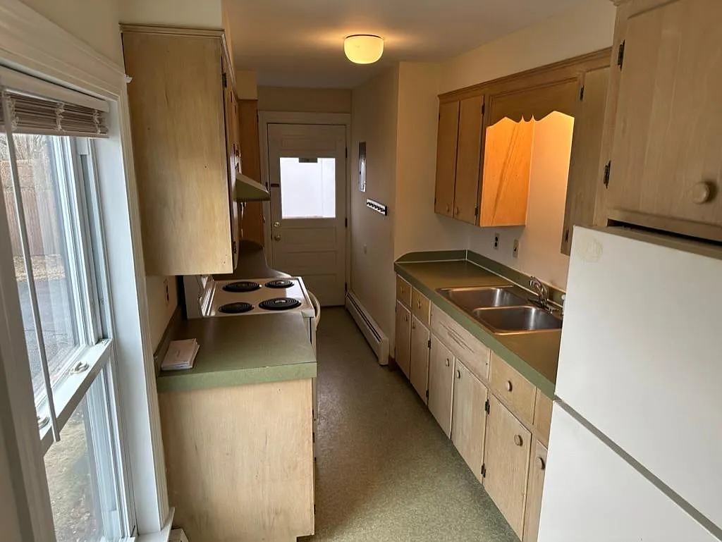 1 bed, 700 sqft, $1,900 — Photo 3