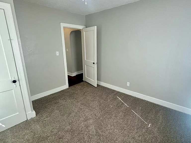 1547 Longfield Ave — Photo 8