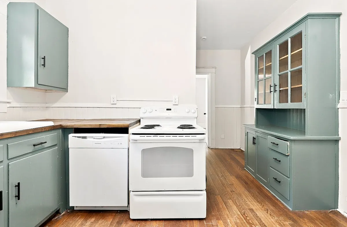 1606 Walker Avenue — Photo 3