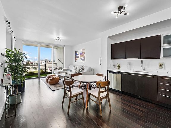 4th image of 90 SW 3rd St APT 1406
