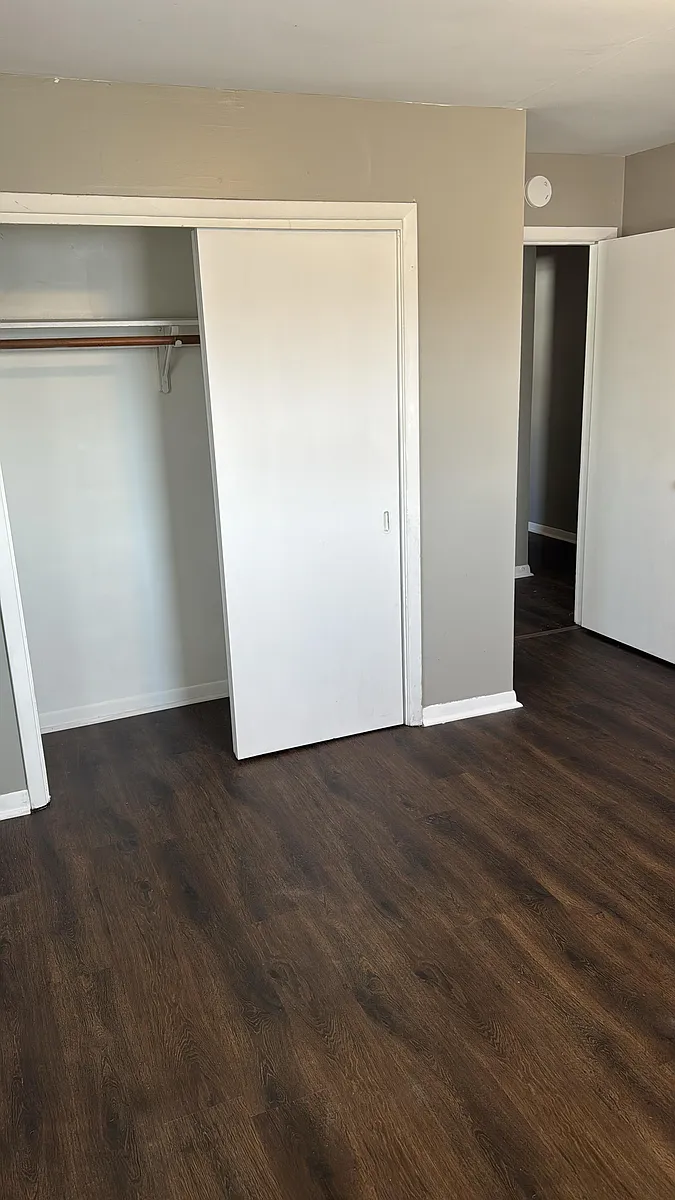 Building Photo - 615 W Prairie Ave #6