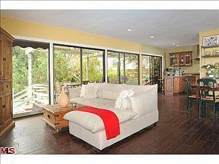 3rd image of 431 Denslow Ave